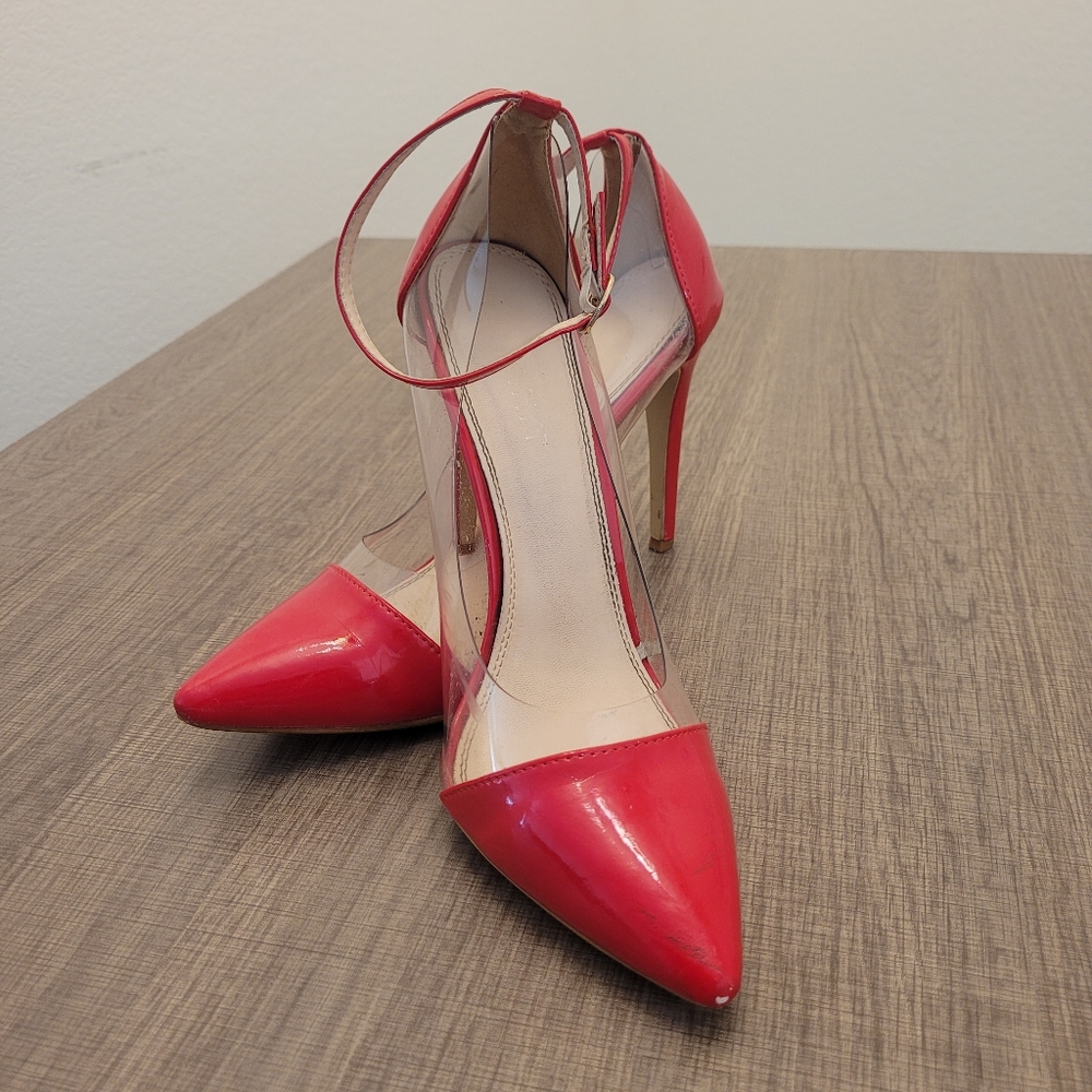 Pointed toe Pumps